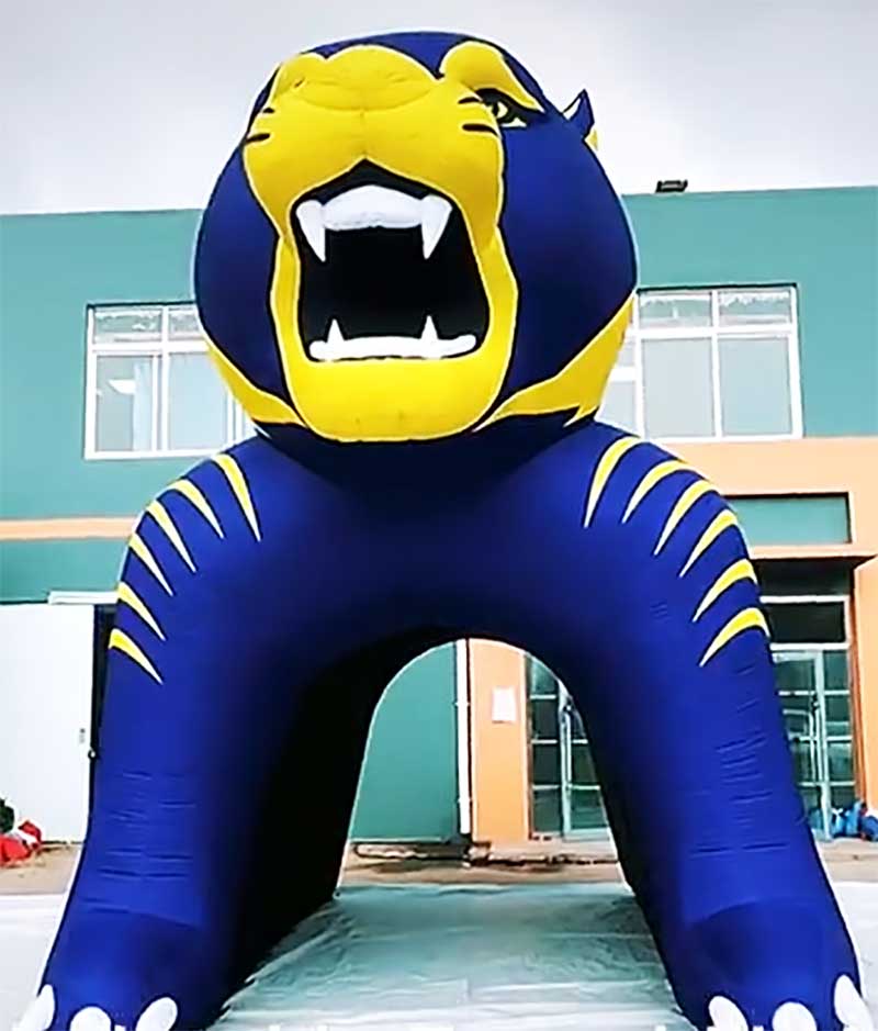 Inflatable Puma Tunnel